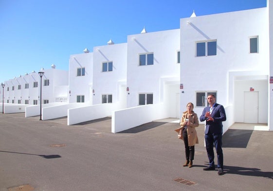 Autoridades de Yaiza en Playa Blanca.