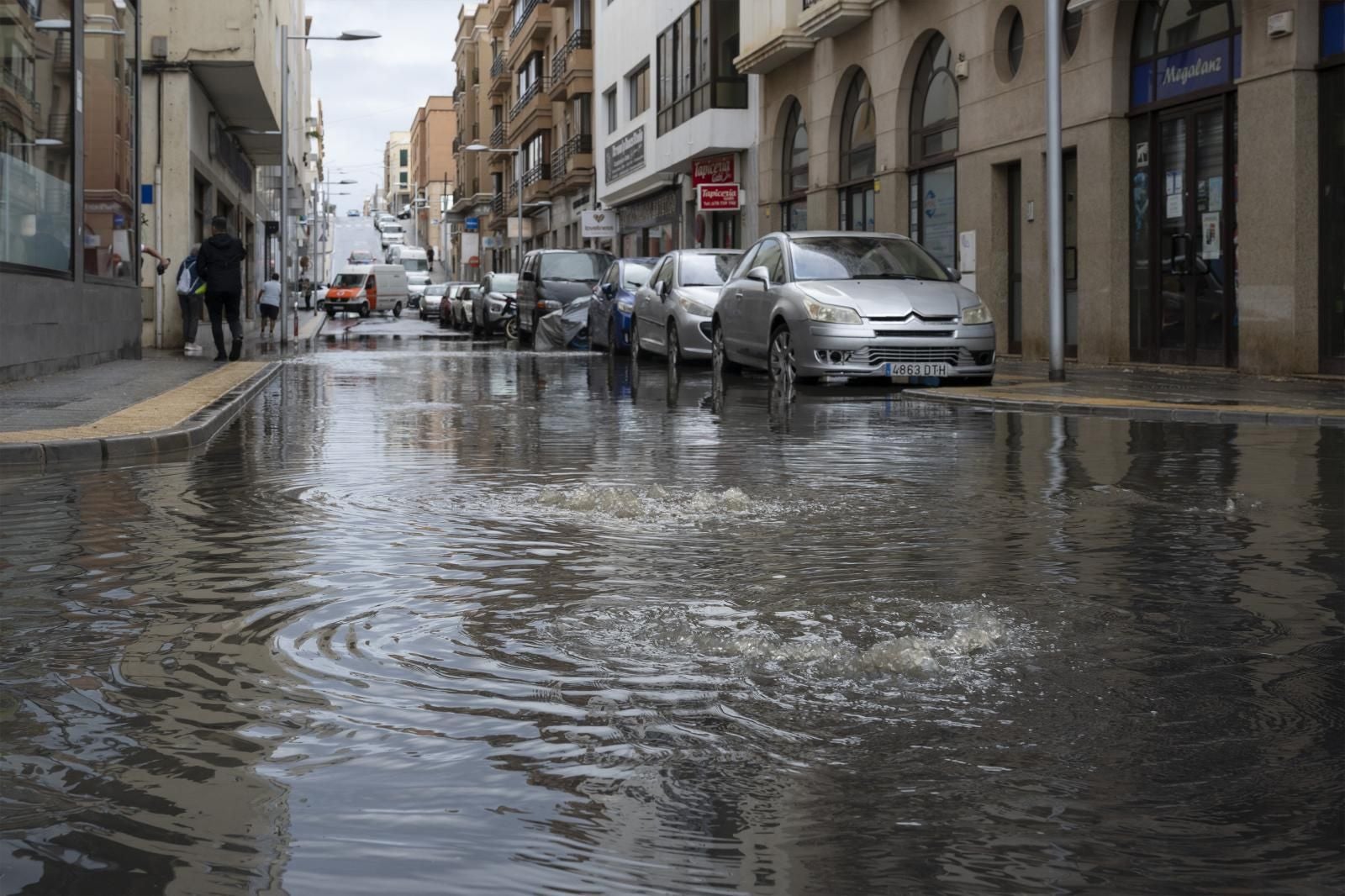 Entre paraguas y viento: La borrasca Olivier visita Canarias