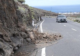 Derrumbe en una vía del norte de Gran Canaria este miércoles.