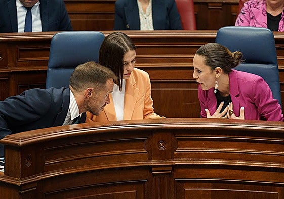 Los consejeros Mariano Hernández Zapata; Migdalia Machín; y Jéssica de León, en el pleno.