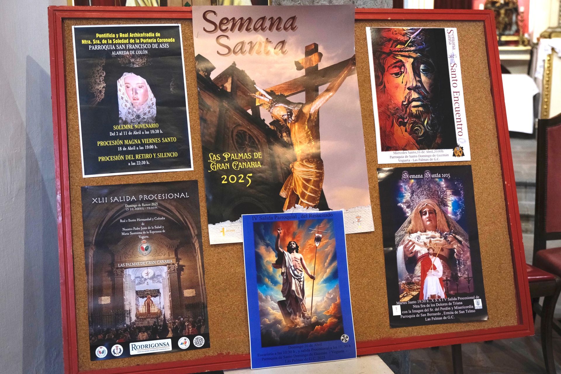 Cartel de la Semana Santa y de las diferentes hermandades.