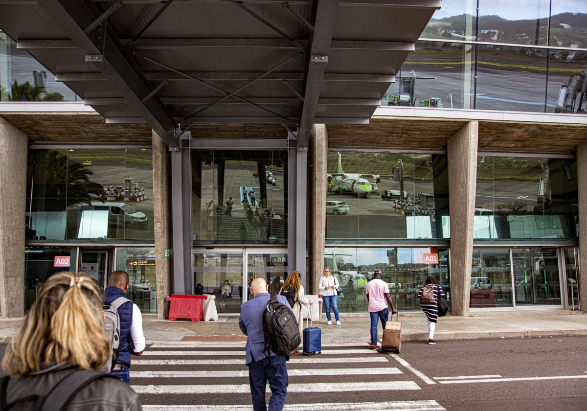 Esta Semana Santa se prevén en Canarias 513 vuelos menos que el año pasado