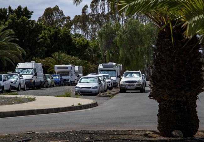 Caravanas estacionadas en Campo Internacional.