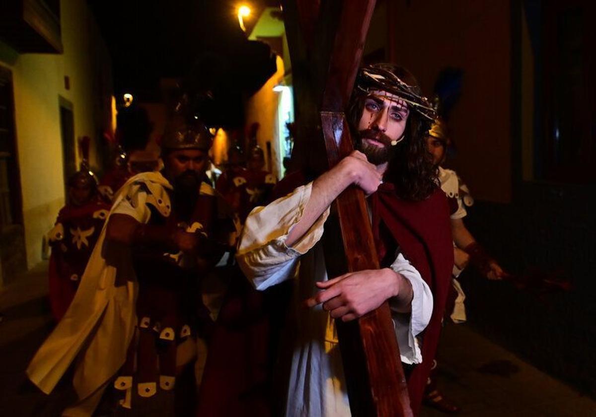 Unos 300 vecinos de Agüimes reviven este viernes la Pasión de Cristo