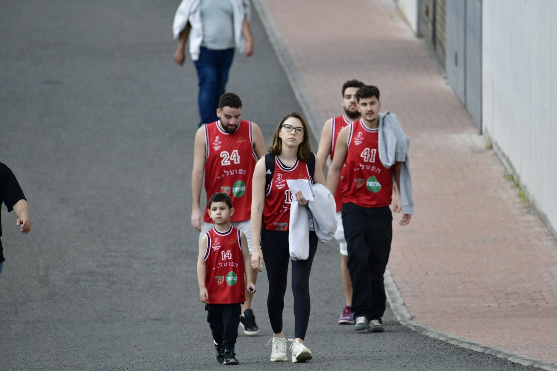 La manifestación pro Palestina a las puertas del Gran Canaria Arena, en imágenes