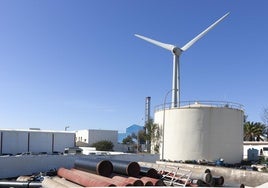 Instalación eólica en Punta Grande, con dos aerogeneradores.