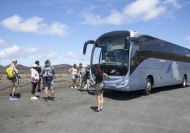 Visitantes trasladados al Volcán del Cuervo.