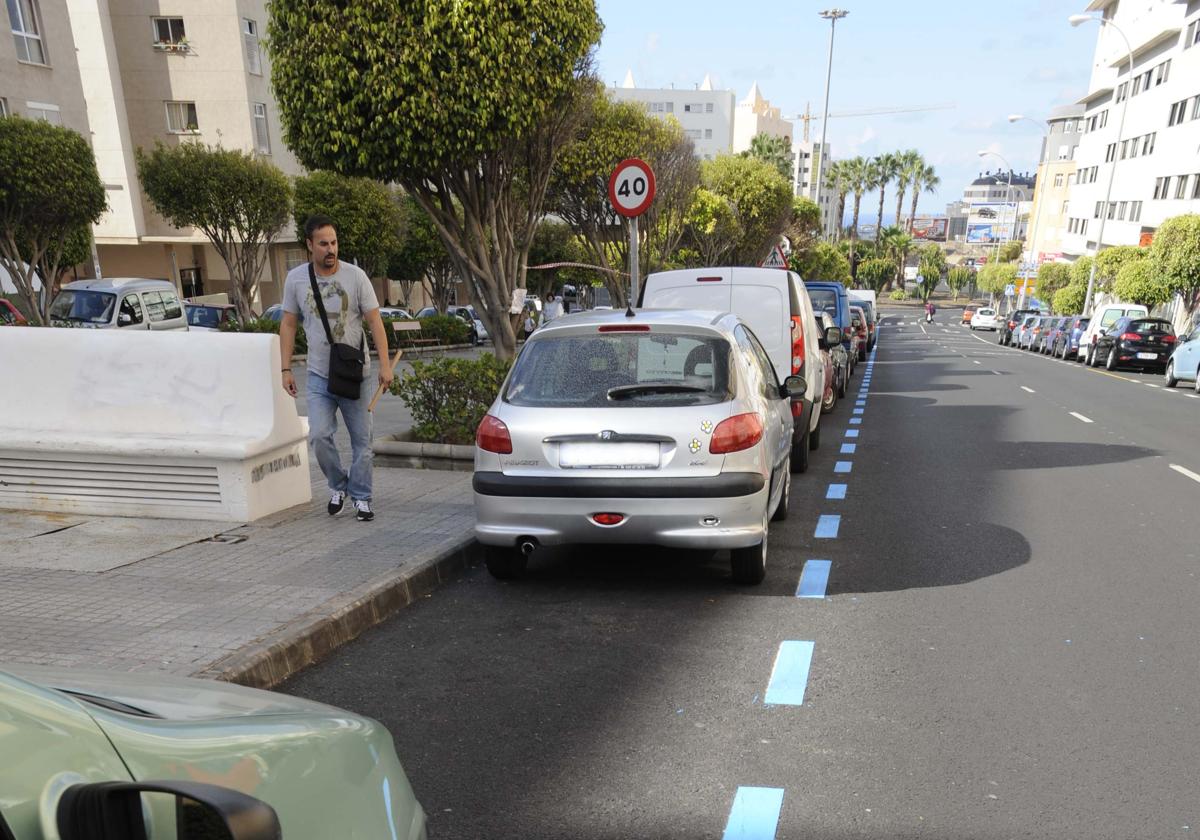 La zona azul se cobrará a mediodía en 25 calles y habrá nuevas zonas verdes en Triana, La Minilla y San Cristóbal