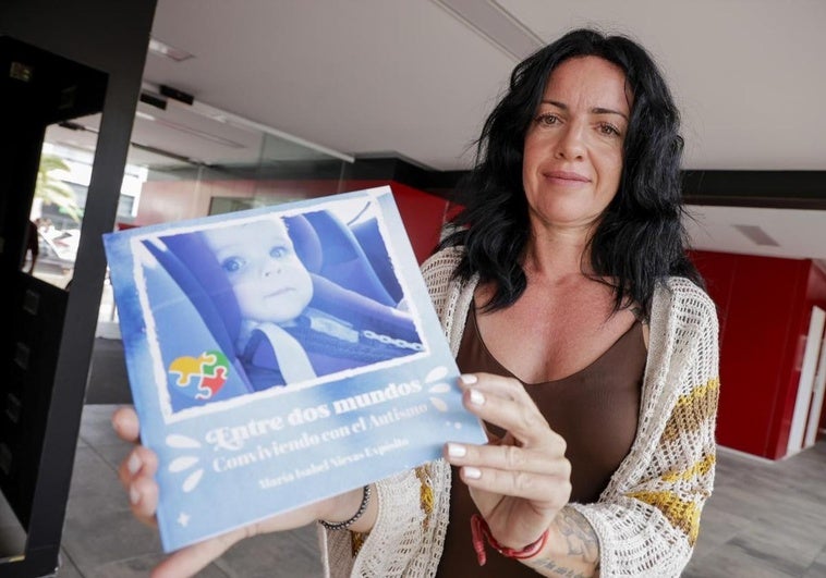 María Isabel Nievas vuelca su experiencia con su hijo autista en su conmovedor libro 'Entre dos mundos'.