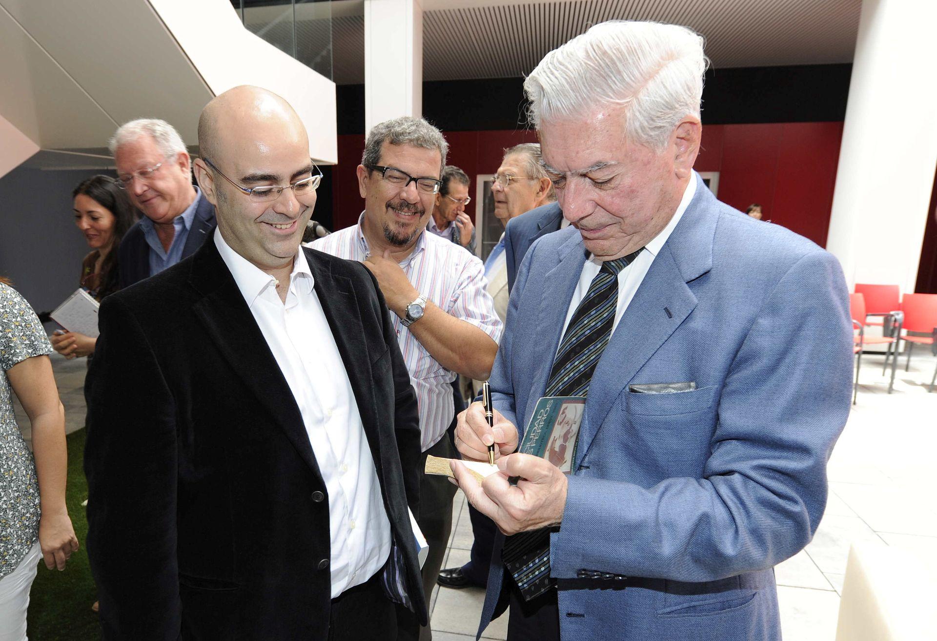 La visita de Vargas Llosa a CANARIAS7 en imágenes