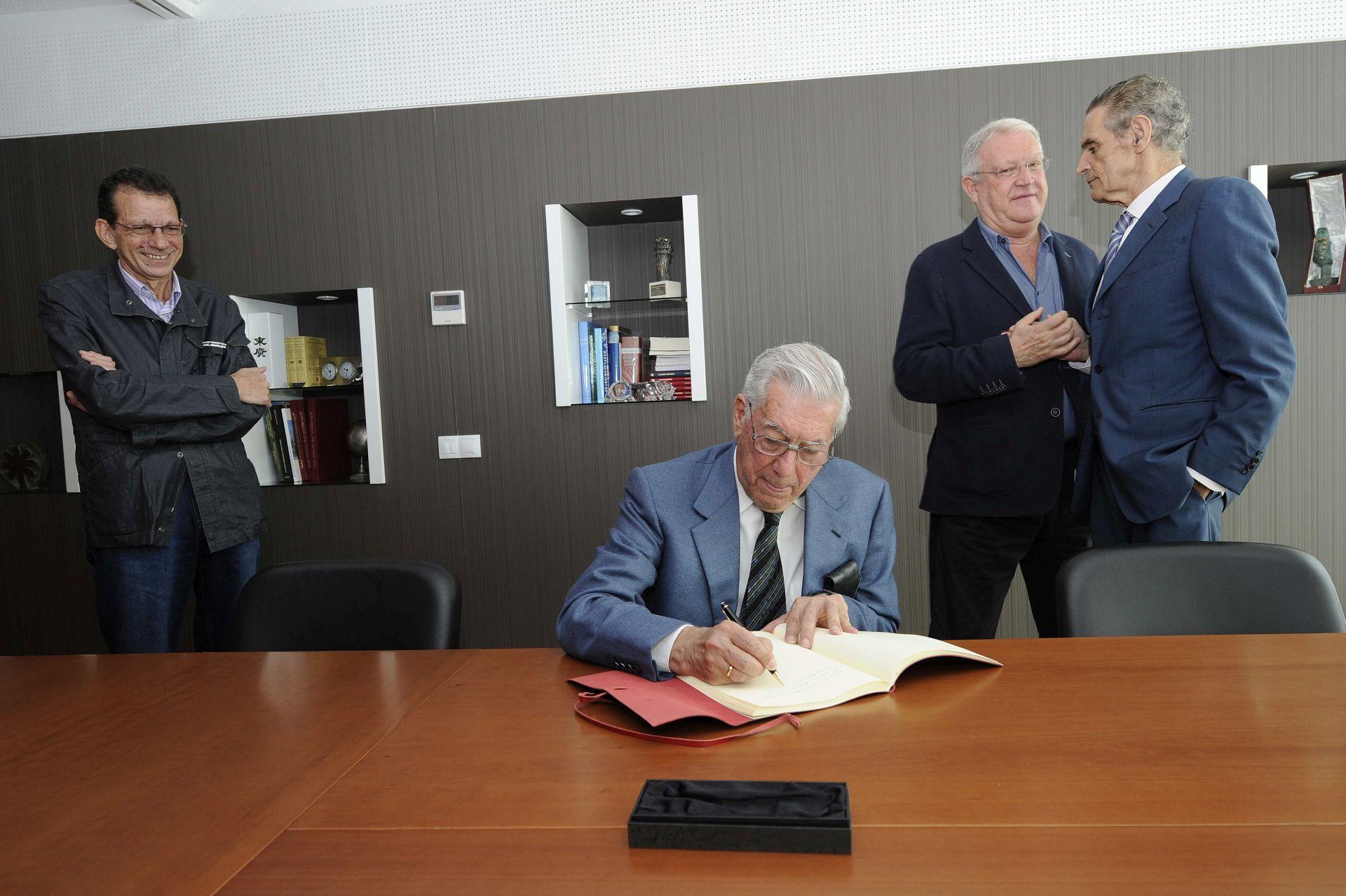 La visita de Vargas Llosa a CANARIAS7 en imágenes