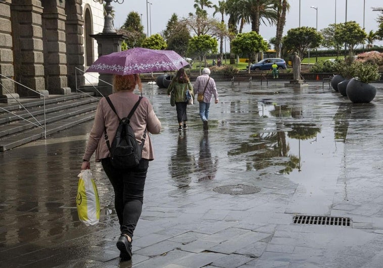 Lluvia en la capital grancanaria. ¿Se repetirá esta estampa en estos días de Semana Santa? Todo apunta a que sí.