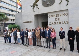 Acto de repulsa por el asesinato machista de Diana Carolina frente a la sede de Presidencia del Gobierno en Gran Canaria.