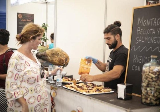 Degustación de tapas en otra edición del Paladea.