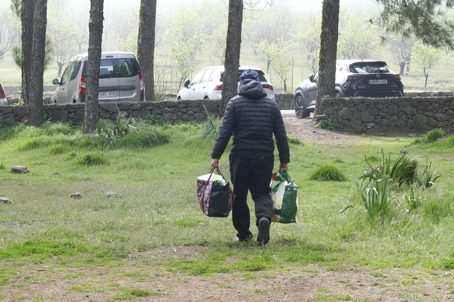 La Semana Santa se disfruta en la cumbre con abrigo y el calor familiar, en imágenes