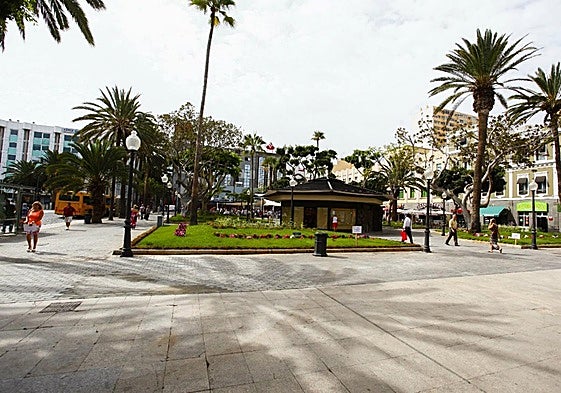 El detenido tenía escondido un arma blanca en uno de los maceteros de Santa Catalina.