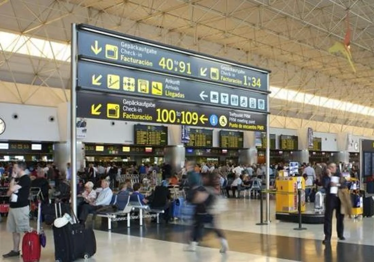 Los aeropuertos canarios operarán 2.861 vuelos este fin de semana, un 4,3% menos que en 2024