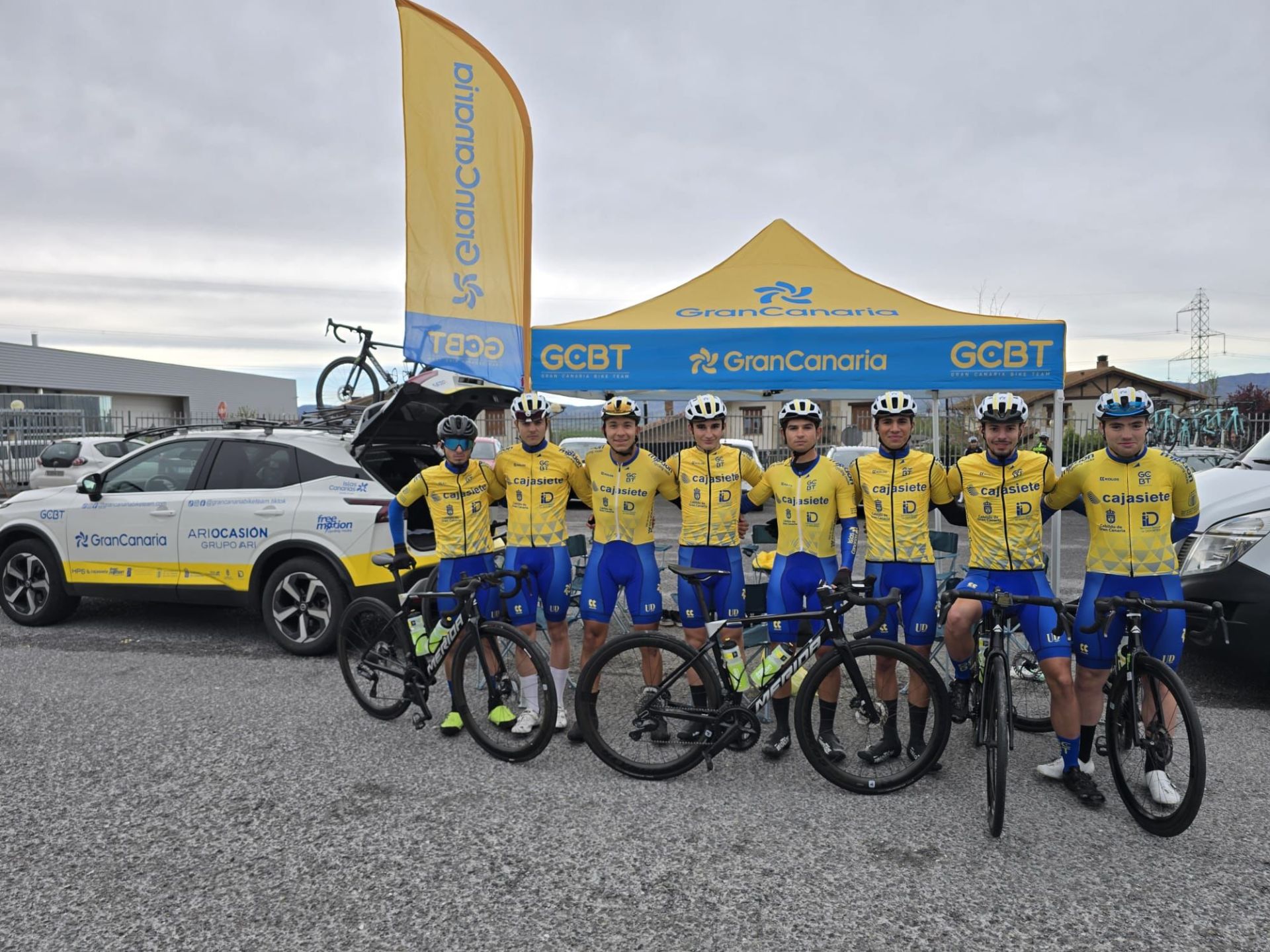 El Gran Canaria Bike Team desafía al clima vasco