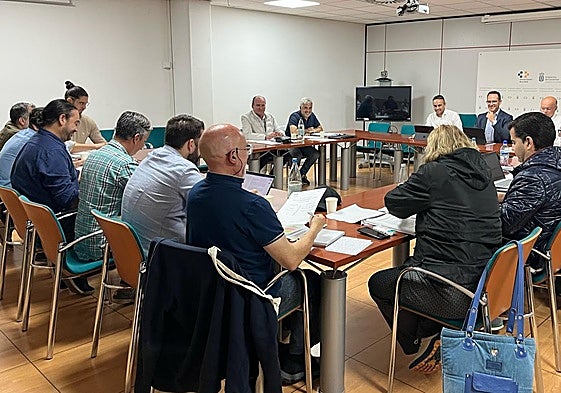 Momento de la mesa sectorial celebrada este lunes en Santa Cruz de Tenerife.