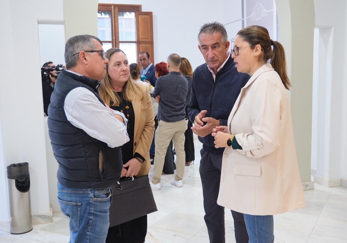 Consejeras y consejeros del PP, entre ellos Esther Hernández (derecha).