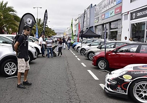 Los coches aparcarán en espina en la calle Juan Domínguez Pérez, como cuando se organizan exposiciones de coche.