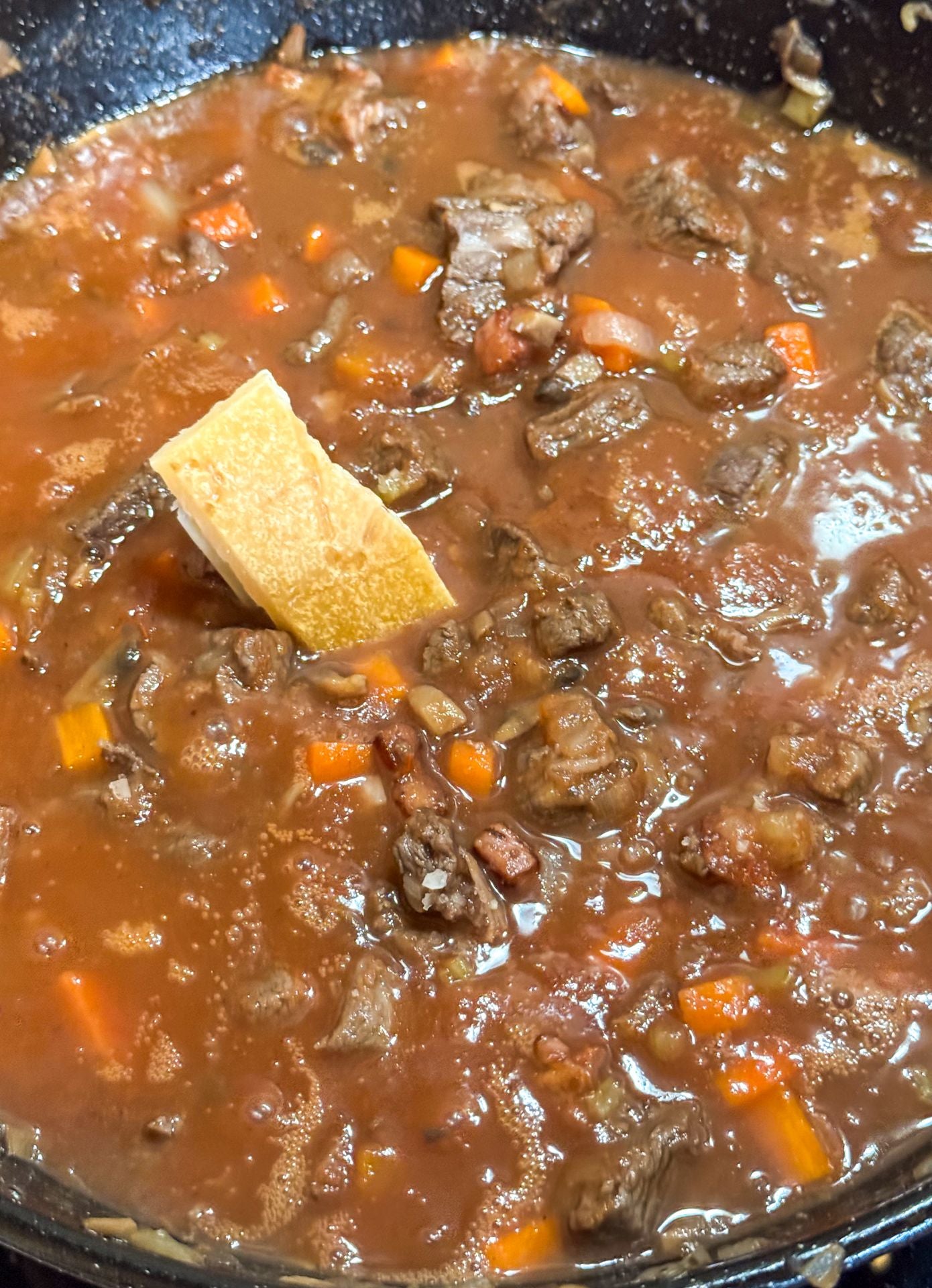 chup-chup de ragu con pedacito de parmesano