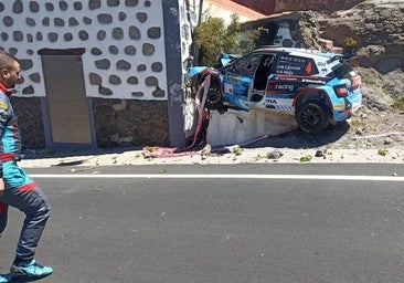 Así fue el momento más impactante del Rally Islas Canarias del año pasado: un coche se estampa contra una casa en Tejeda