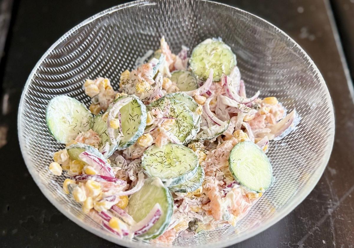 Ensalada de pepino con salmón ahumado