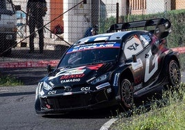 Rovanpera, con su montura Toyota en el recorrido matinal de este jueves.