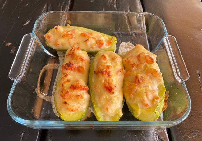 Calabacines rellenos de gambones