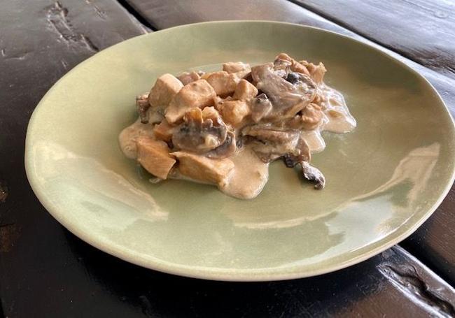 Pollo en salsa de champiñones