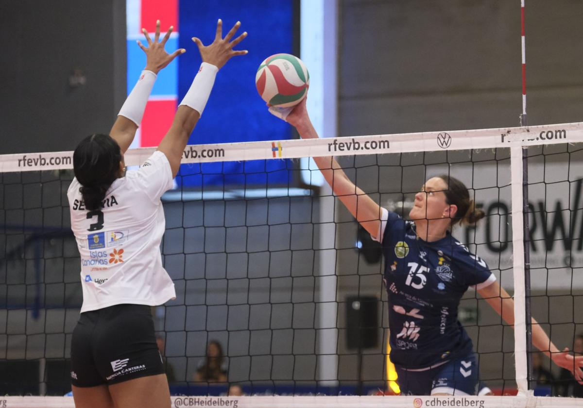 Imagen principal - El Heidelberg da primero en la final de la Liga Iberdrola