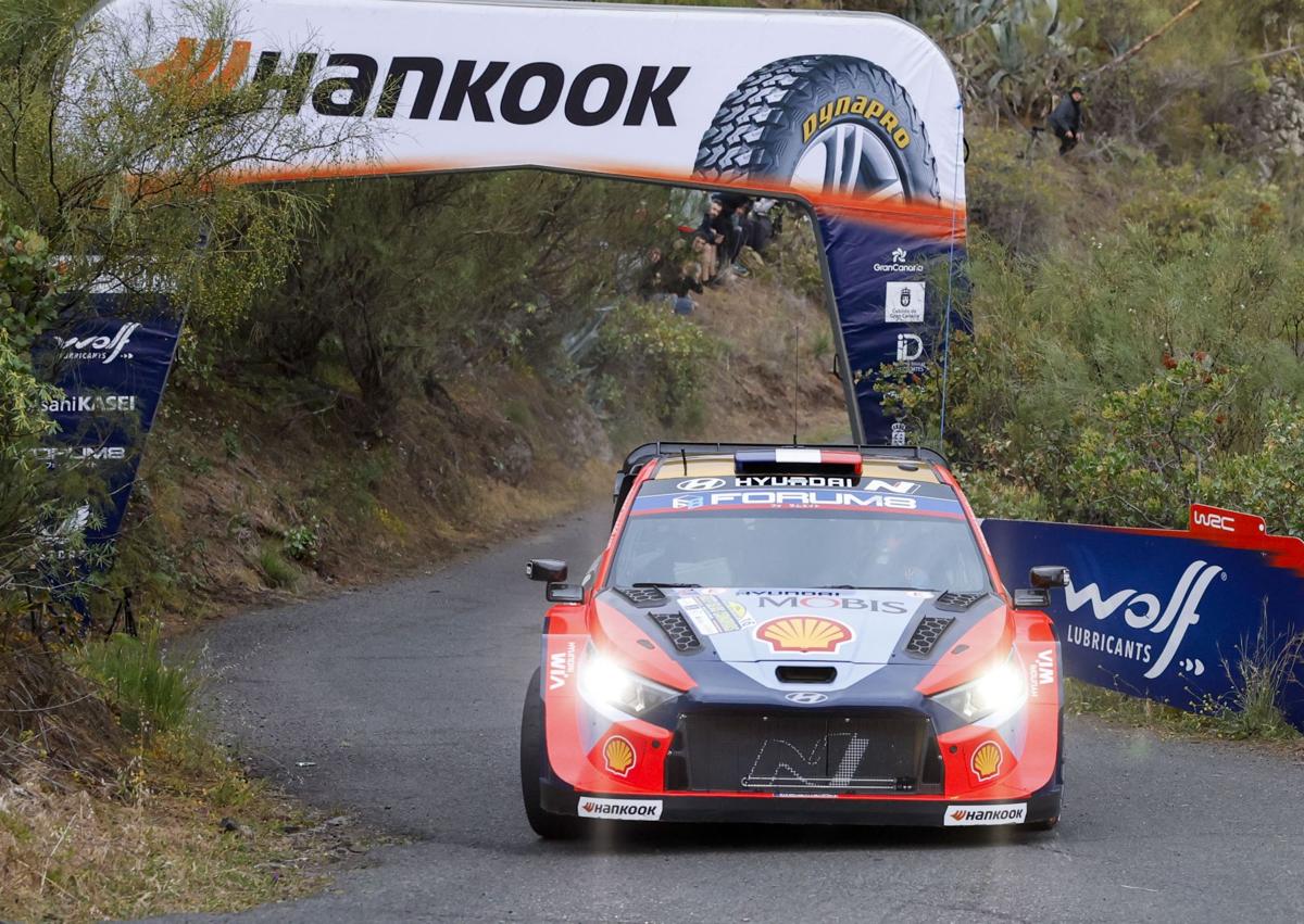 Imagen secundaria 1 - Rovanpera, líder firme del Rally Islas Canarias