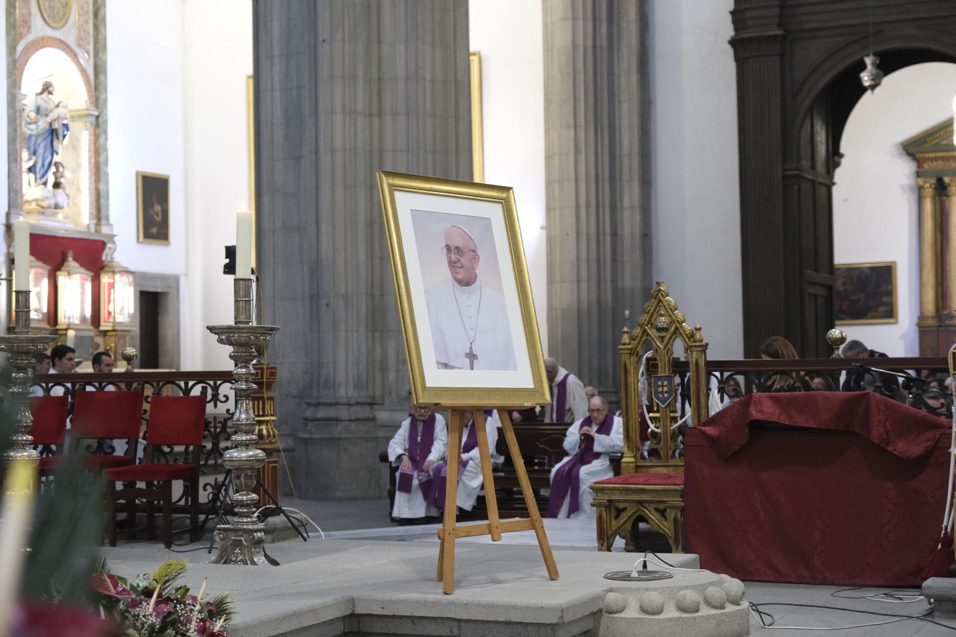La misa funeral por el papa Francisco en Las Palmas de Gran Canaria, en imágenes