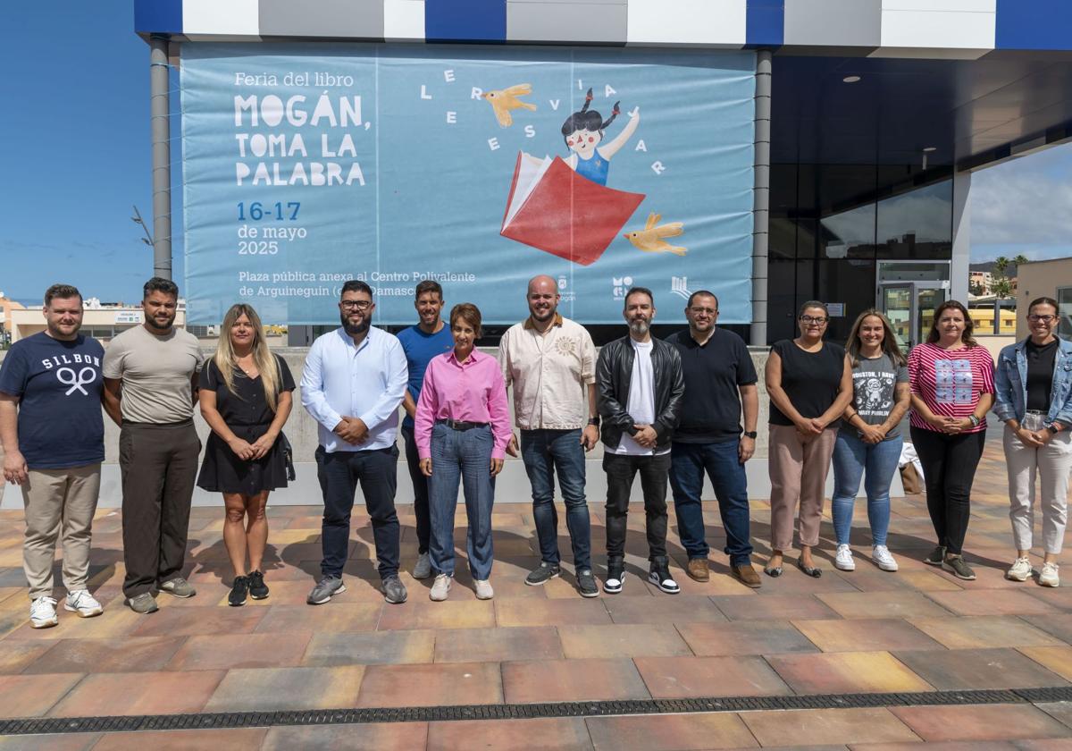 Megan Maxwell y Sandrá Miró, en la Feria del Libro de Mogán