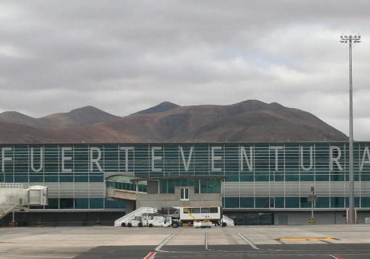 Más de mil turistas, bloqueados en Fuerteventura al cancelarse sus vuelos por el apagón