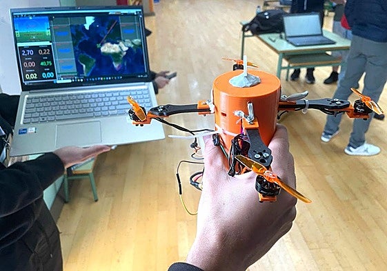 Imagen de uno de los satélites CanSat elaborados este miércoles por el alumnado.