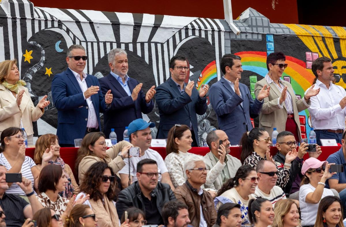 Imagen principal - El Color inunda el Colegio Arenas en su XL Olimpiada