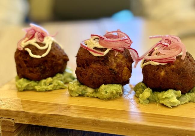 Buñuelos de cochinita pibil