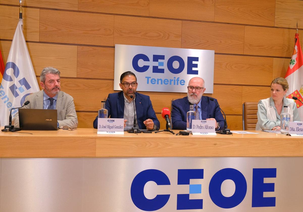 La CEOE llama a reducir la presión fiscal en un entorno económico de desaceleración en las islas