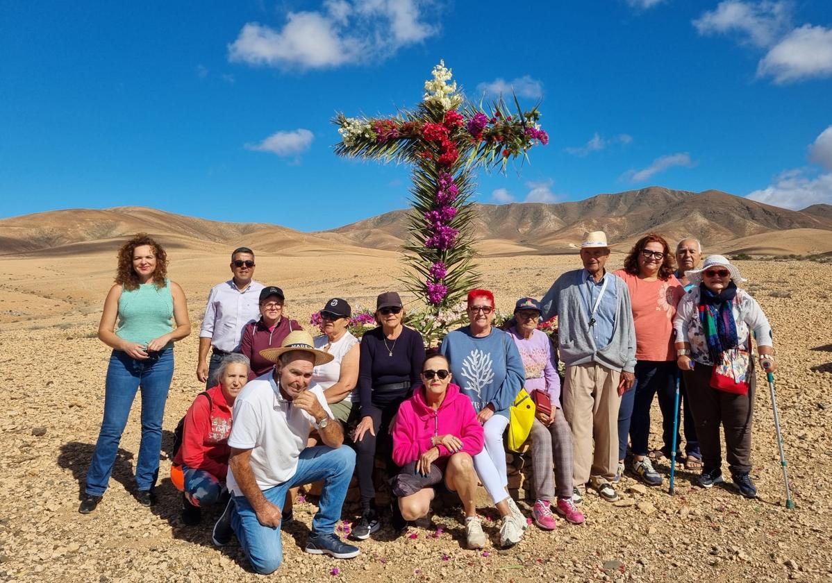 Tuineje enrama sus cruces con los mayores