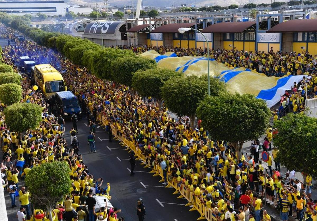 La UD Las Palmas recibirá el calor de la afición bajando en guagua por Fondos de Segura
