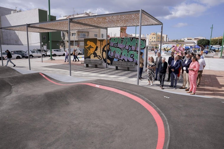Autoridades junto al circuito de bicicletas.