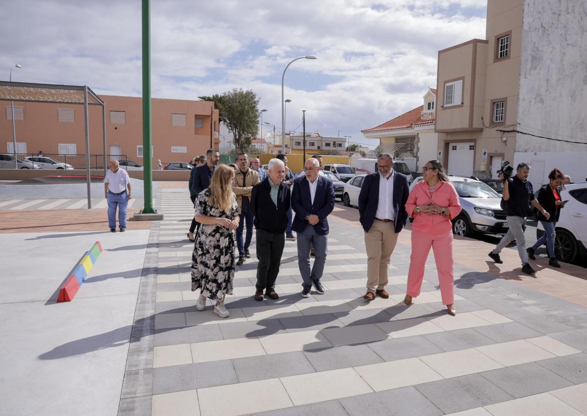 Imagen secundaria 1 - El parque de la Libertad de Vecindario reabre renovado y más deportivo