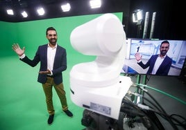 Victorio Pérez conduce el programa Una Hora Menos.