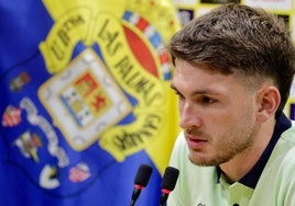 El jugador de la UD, Viti Rozada en rueda de prensa.