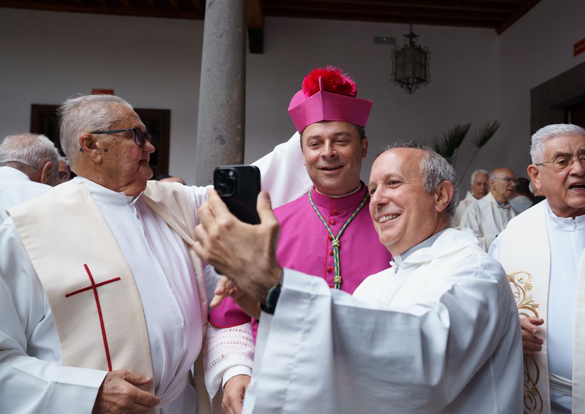 Imagen secundaria 1 - Algunos momentos previos a la toma de posesión.