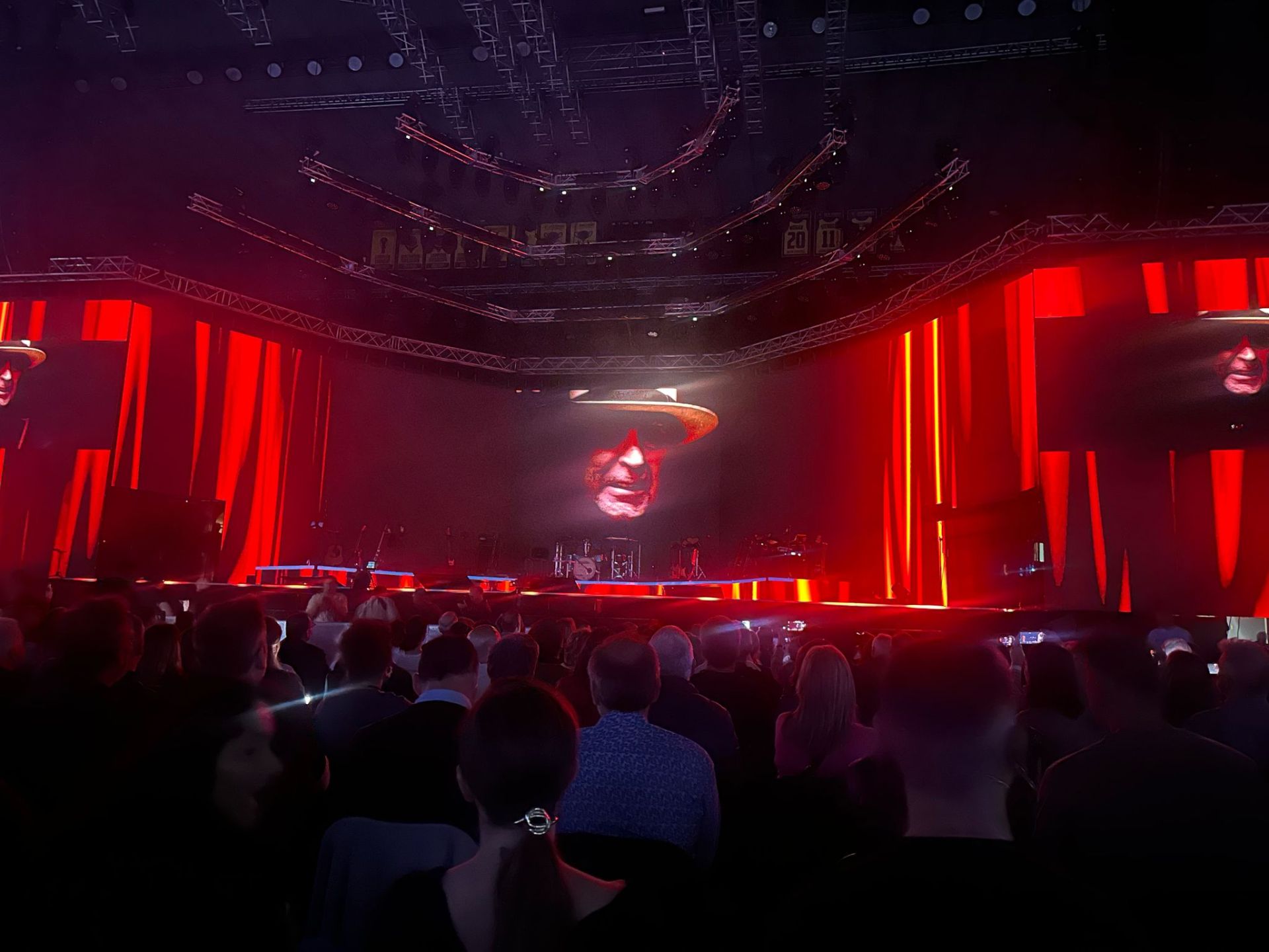 Joaquín Sabina conquista el alma del Gran Canaria Arena
