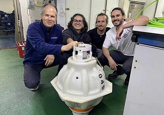 De izquierda a derecha, los investigadores Alonso Hernández, Mara Navarro, Ion Urtiaga y Daniel Santana.