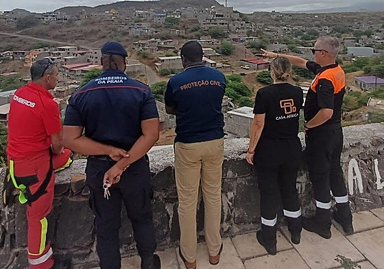 Imagen del viaje a Cabo Verde del equipo del proyecto formativo y de capacitación en protección civil y emergencias.
